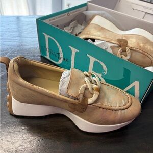 Women's Dibs Kind Words gold leather loafers size 7.5